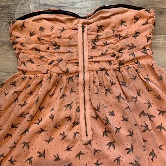 FOREVER 21 Strapless Smocked Top Blouse • size medium - Picture 8 of 10